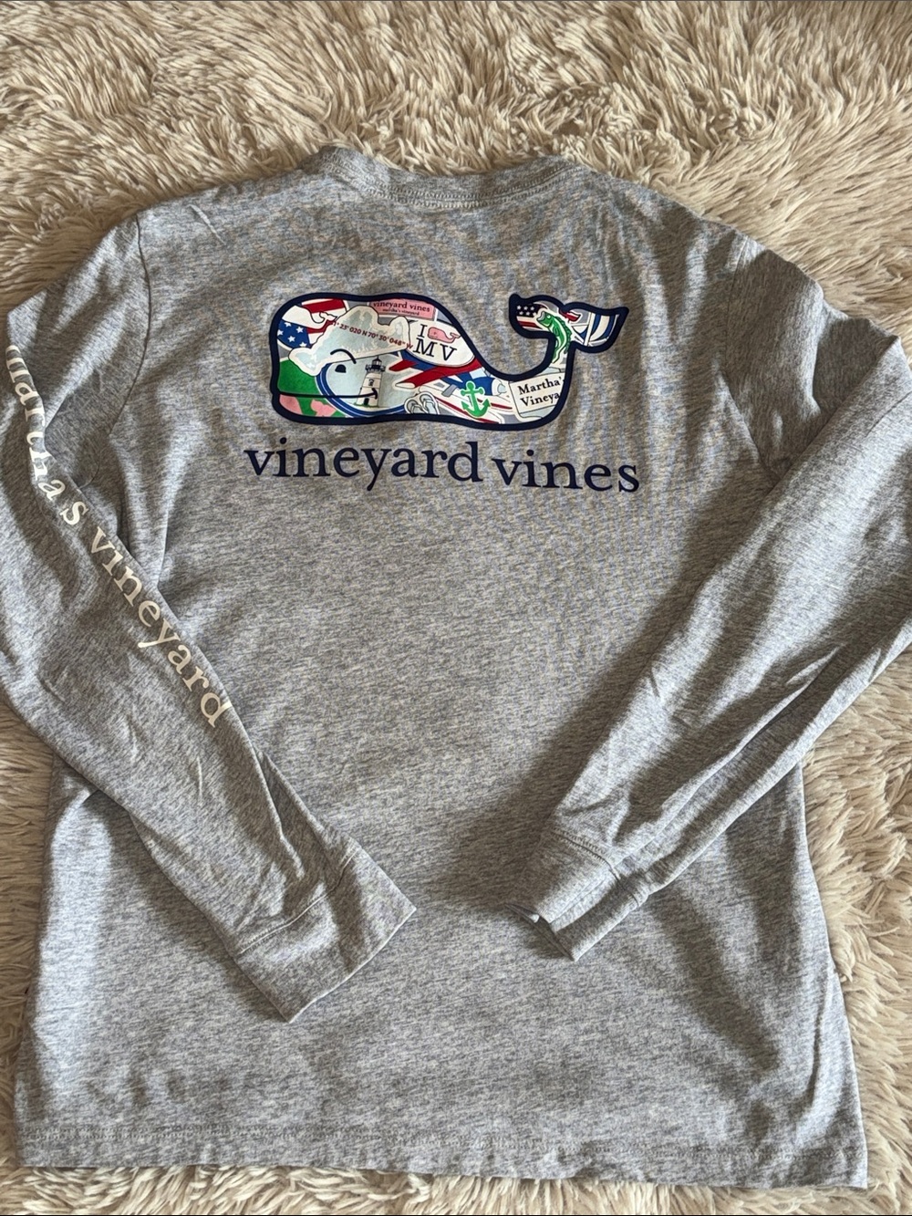 🐳Vineyard Vines  Martha’s Vineyard Grey Long Sleeve Whale Patch Tee L 16